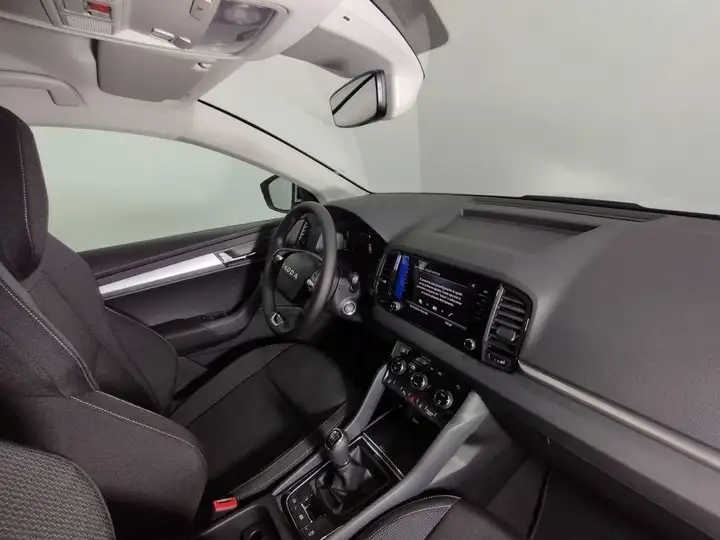 Škoda Karoq 1.0 TSI SELECTION 2026, foto 10