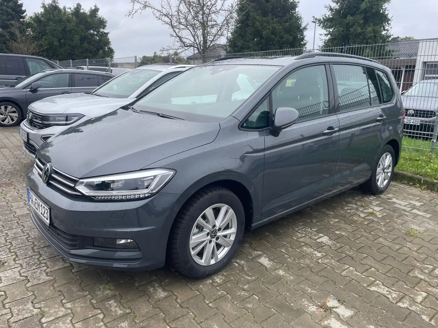 Volkswagen Touran 5T 1.5 TSI Comfortline Grau - 2