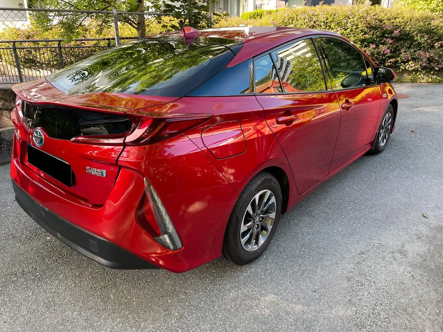 Toyota Prius Prius (Hybrid) Life Rouge - 2