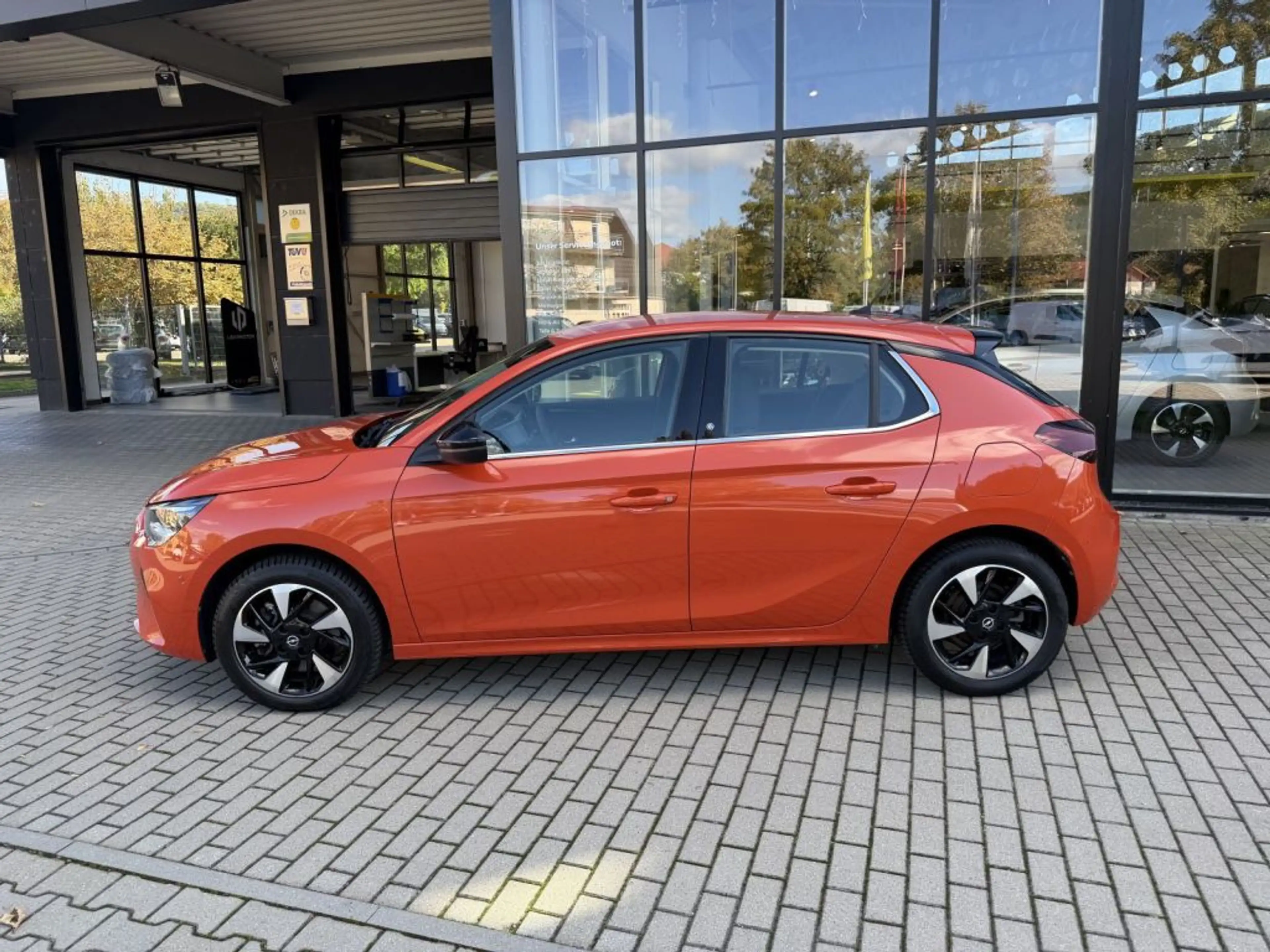 Opel Corsa-e Elegance — photo 8