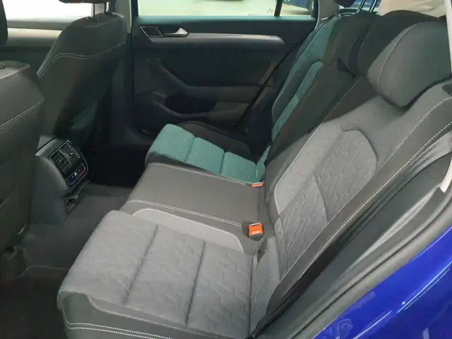 Volkswagen Passat view 13