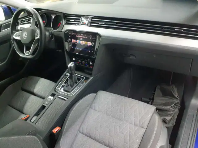 Volkswagen Passat view 9