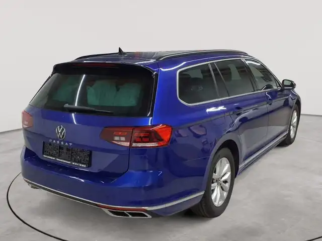 Volkswagen Passat view 4