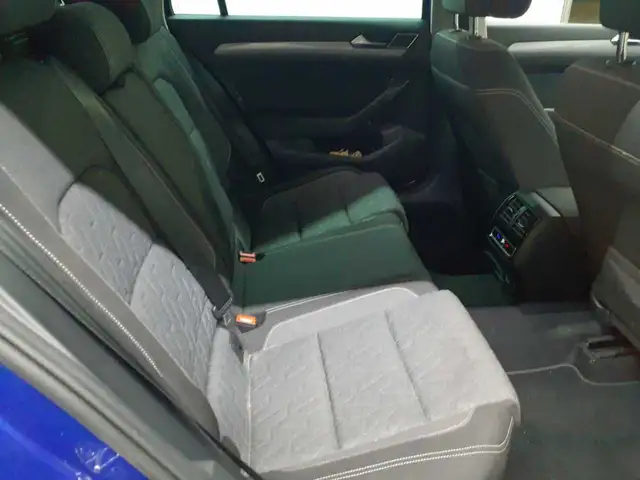 Volkswagen Passat view 14
