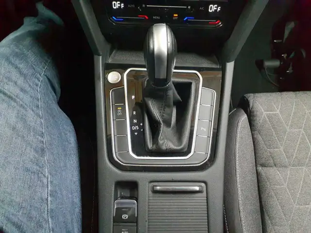 Volkswagen Passat view 10
