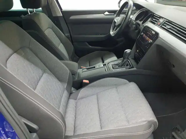 Volkswagen Passat view 8