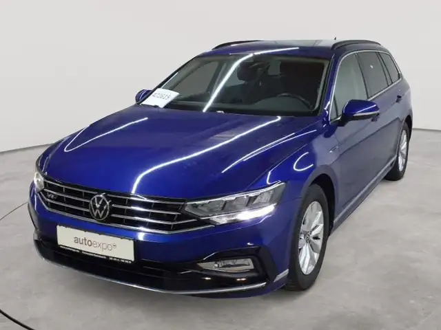 Volkswagen Passat view 2