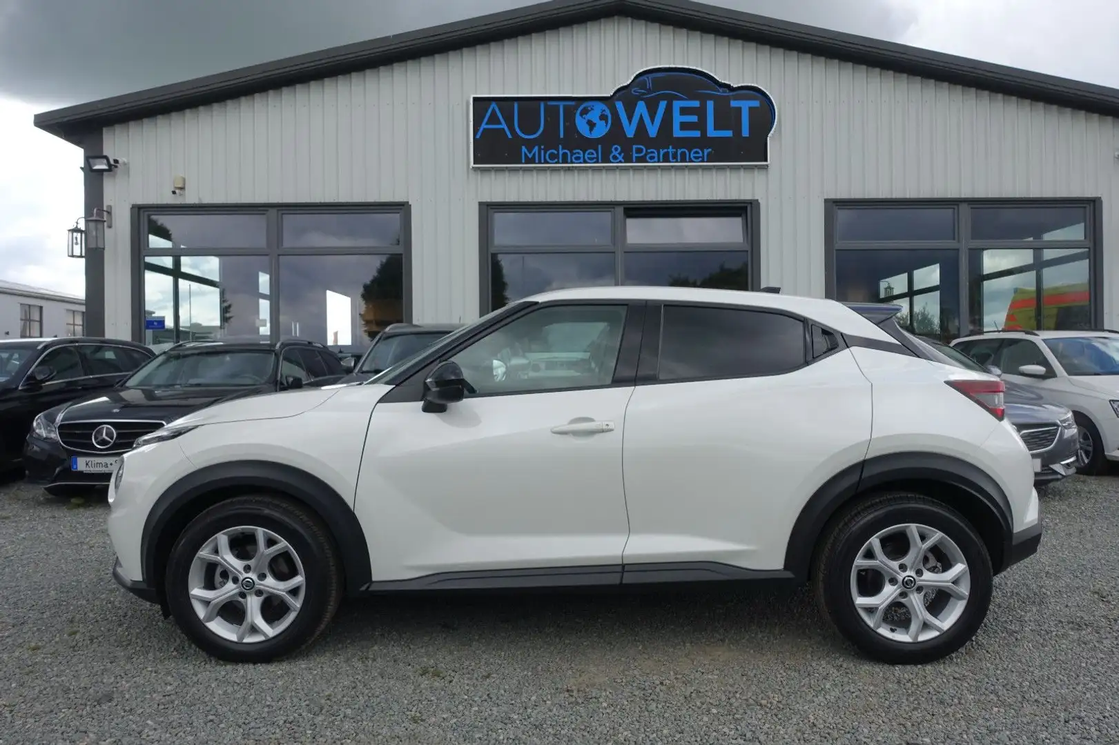 Nissan Juke 1.0 117PS Aut. KLIMAAUT KAM APP DAB NAV LED Weiß - 1