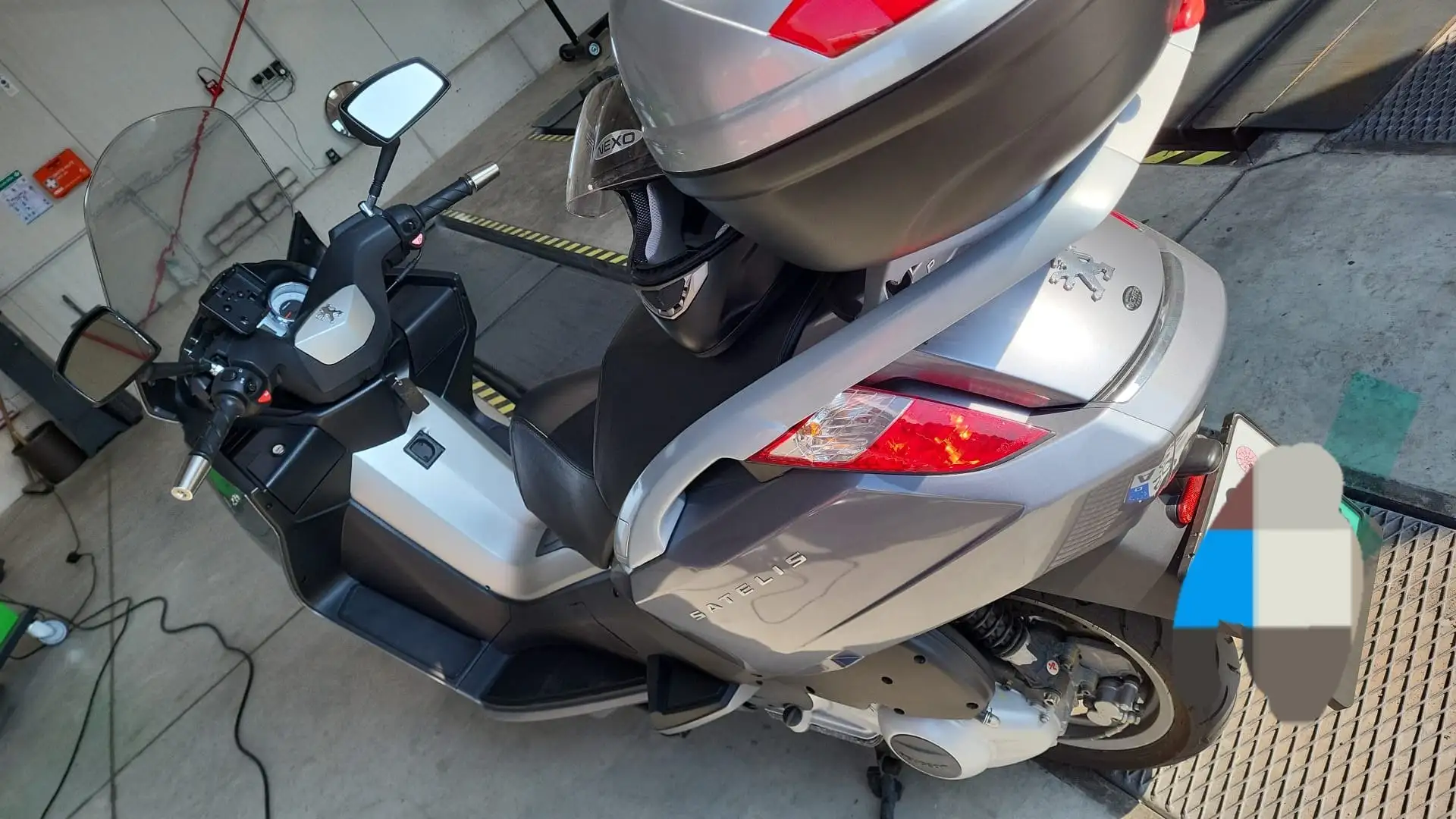 Peugeot Satelis 250 Schöner sehr gut erhaltener Roller. Argent - 1