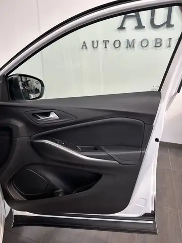 Opel Grandland view 8