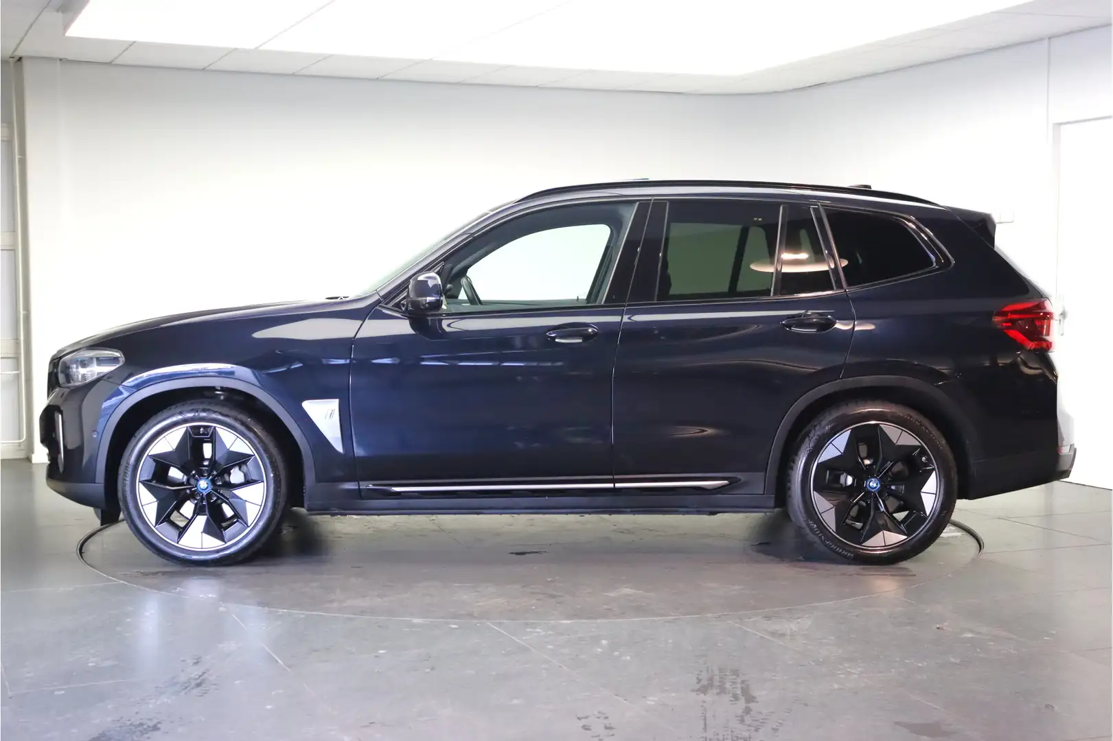 BMW iX3 High Executive / Sportstoelen / Adaptieve LED / Pa Noir - 2
