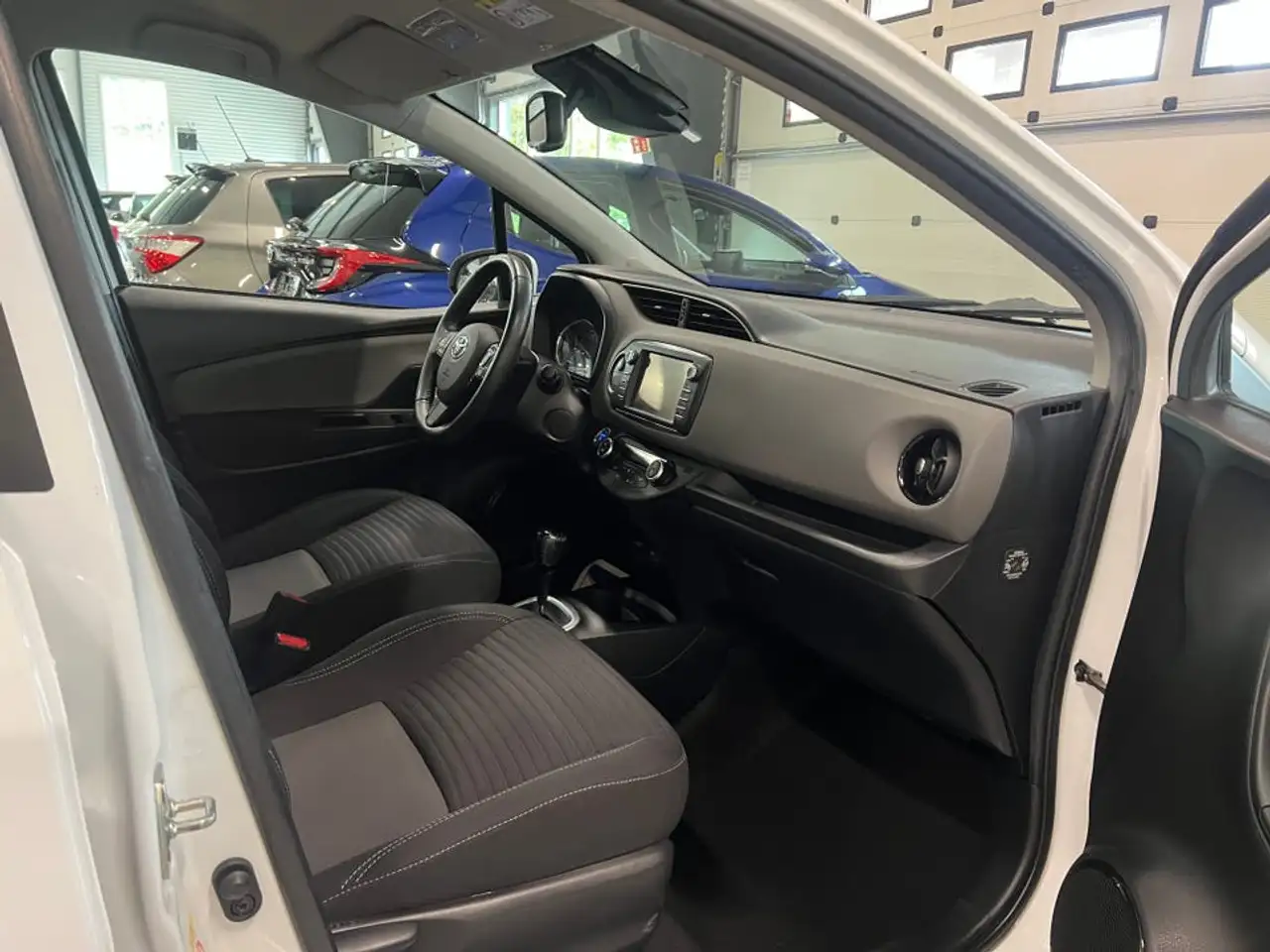 Toyota Yaris Yaris — photo 10