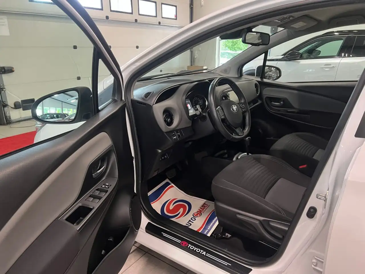 Toyota Yaris Yaris — photo 13