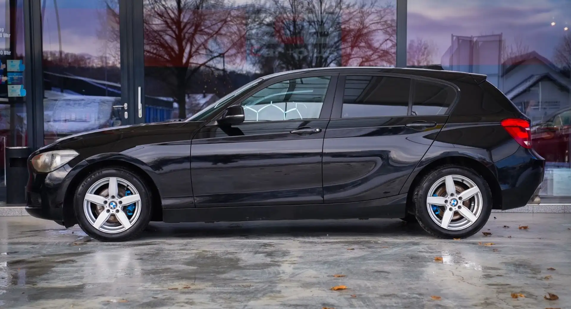 BMW 116 i Lim. *SHZ/Klima/PDC* Schwarz - 2