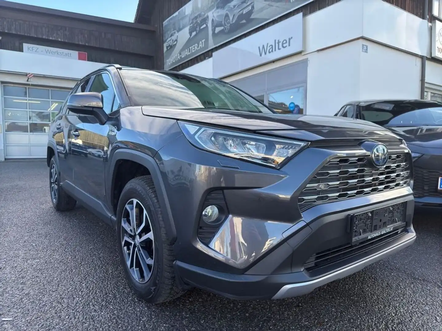 Toyota RAV 4 2,5 Hybrid Active 2WD Aut. Gris - 2
