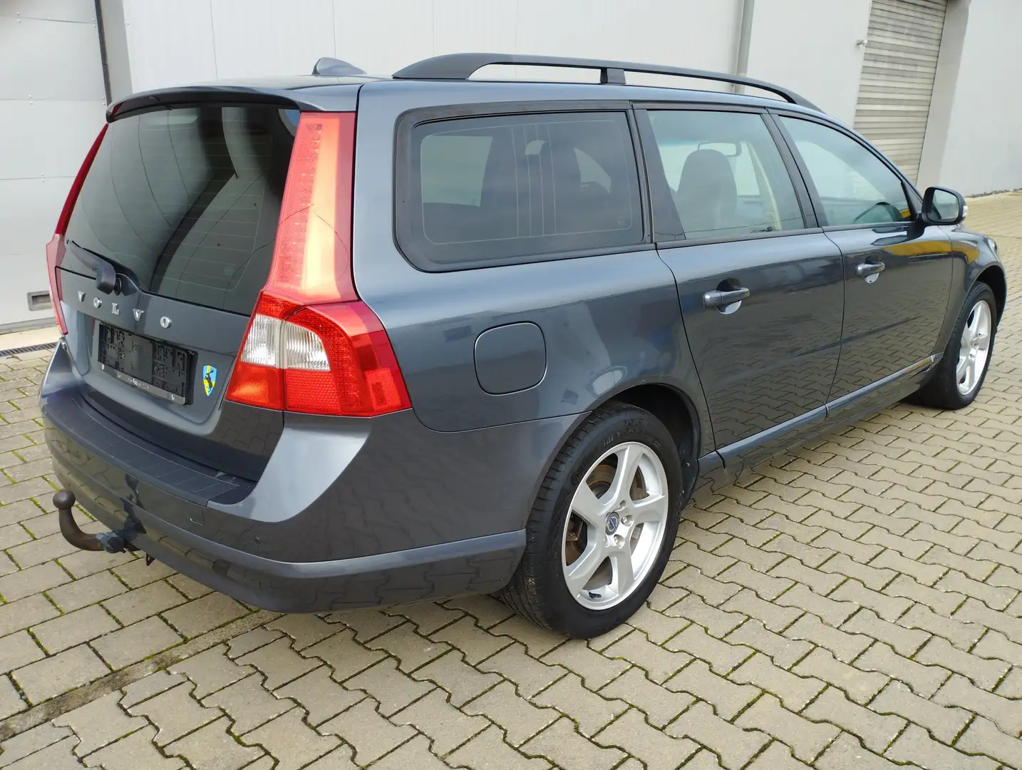 Volvo V70 V70 2.4D Aut. Summum - techn./opt. TOP Beige - 1