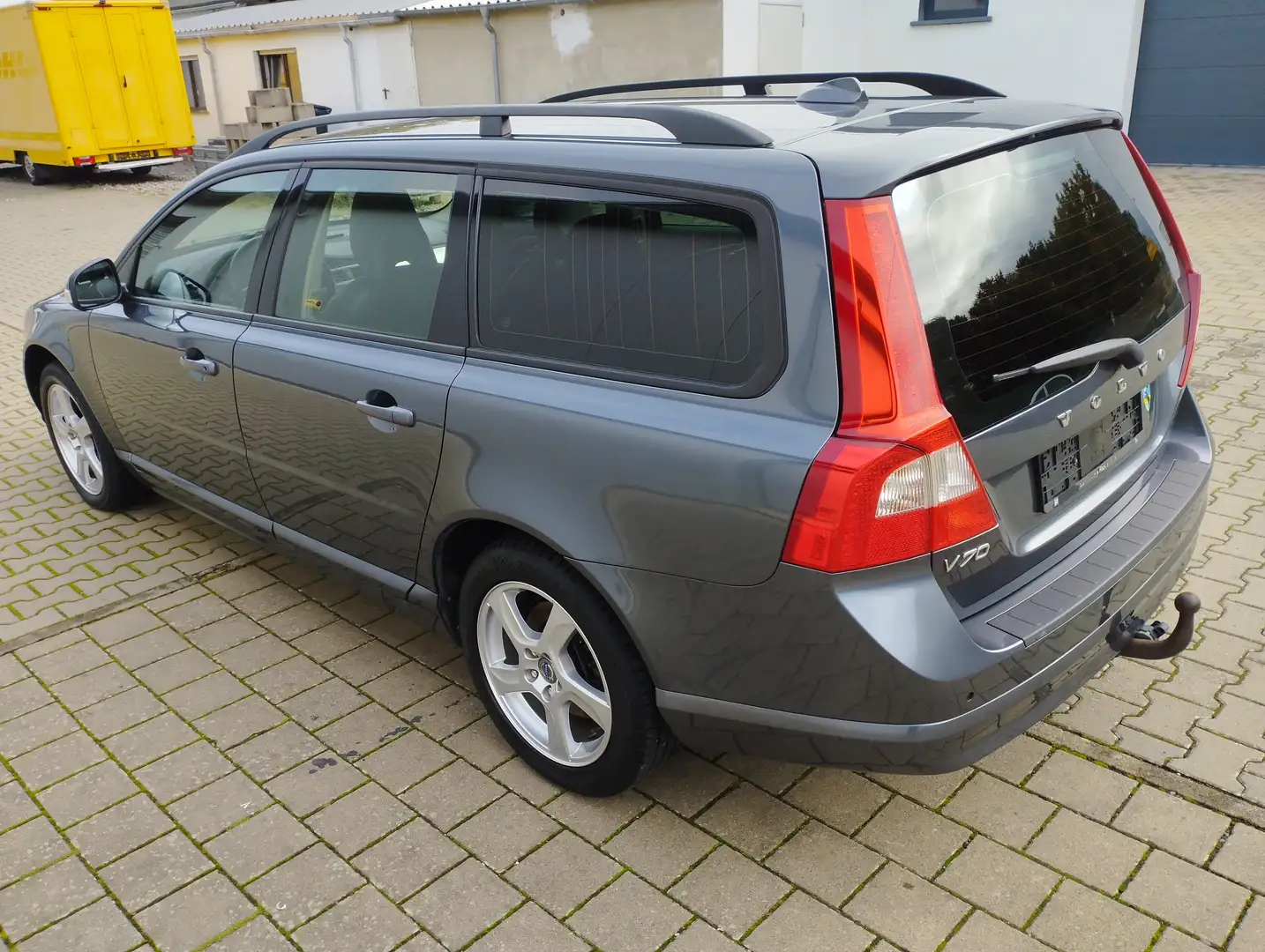 Volvo V70 V70 2.4D Aut. Summum - techn./opt. TOP Beige - 2