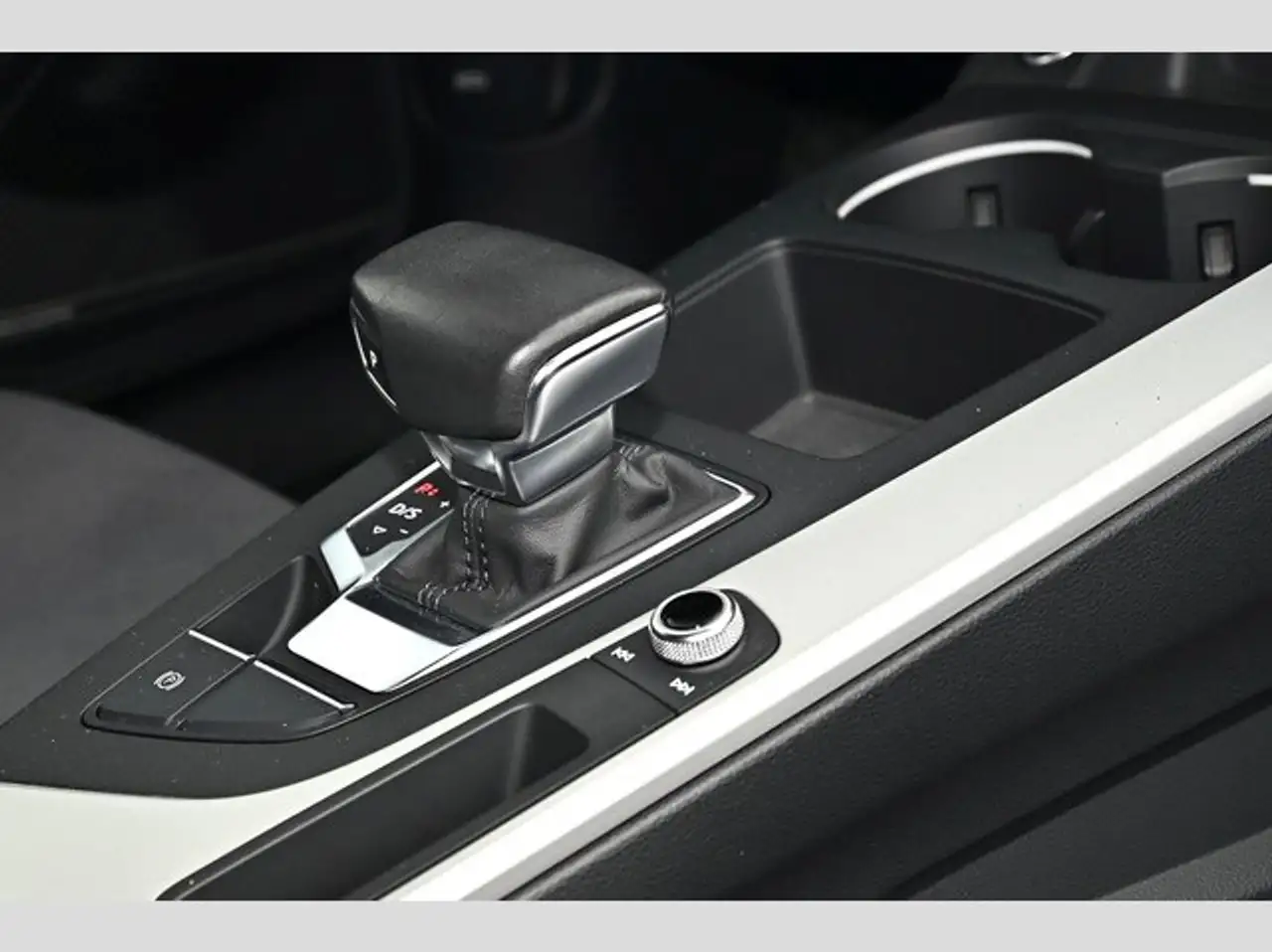 Audi A4 Avant 40 TDI quattro S line Navi LED AHK BO AC 12