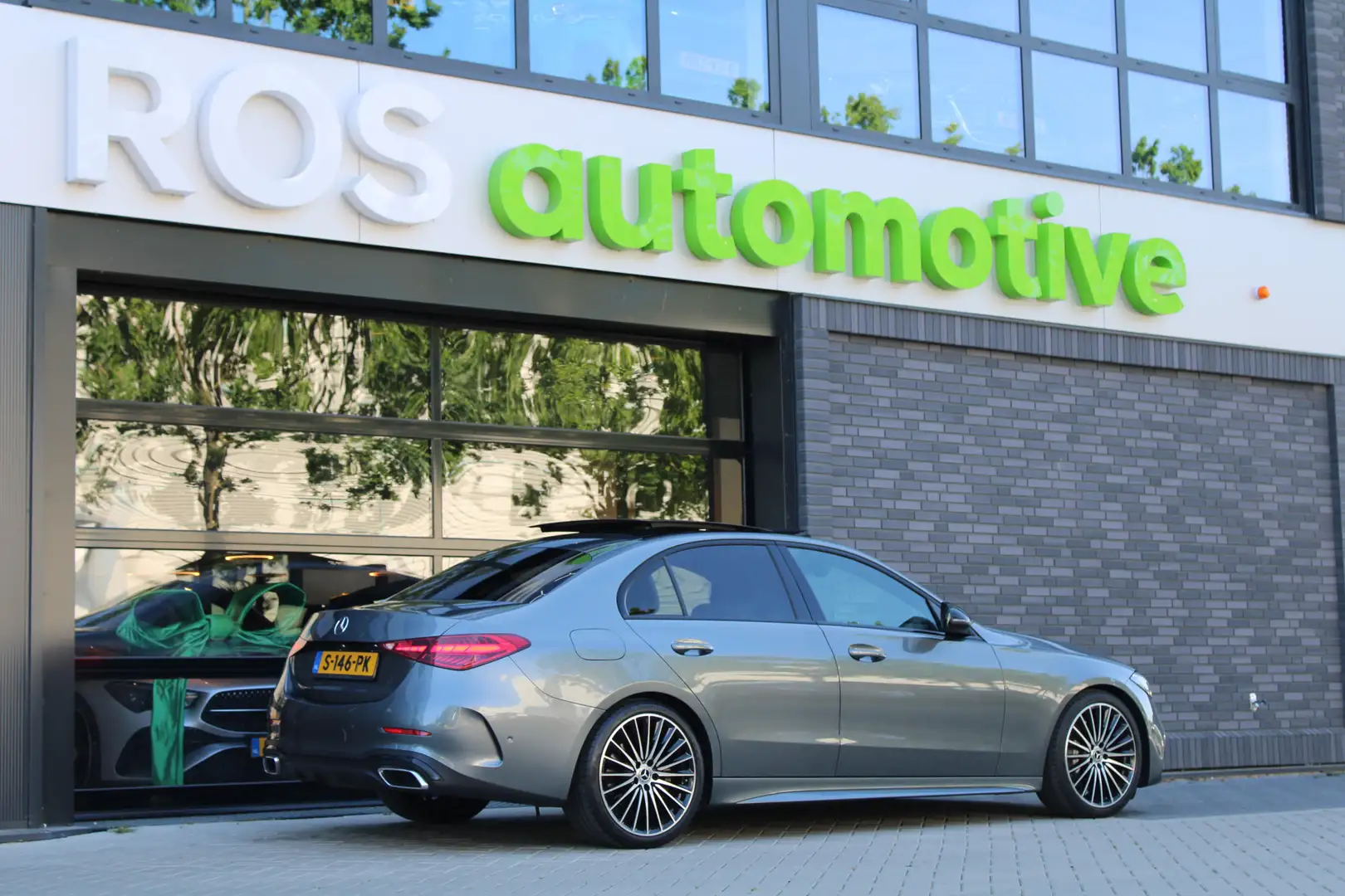 Mercedes-Benz C 180 AMG Line | PANO | CUSTOM AUDIO | NIGHT PAKKET | SF Šedá - 2