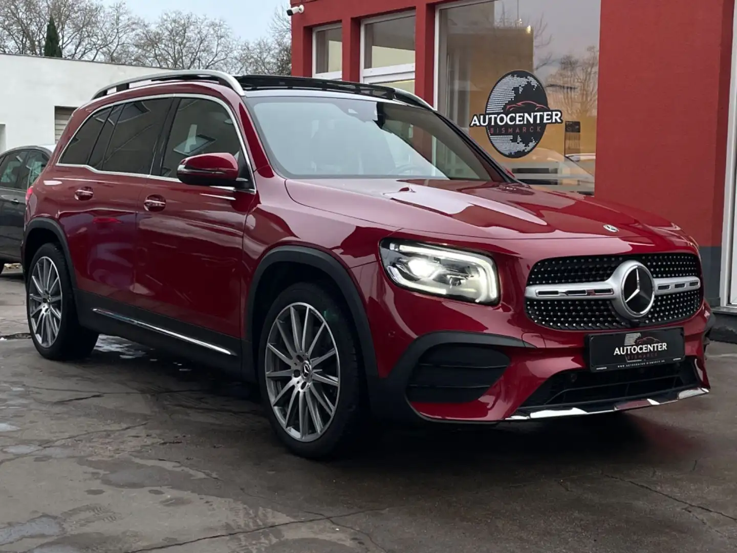 Mercedes-Benz GLB 250 4Matic AMG*PANO*MEMORY*E-AHK*R-KAM*20"Z Rouge - 2