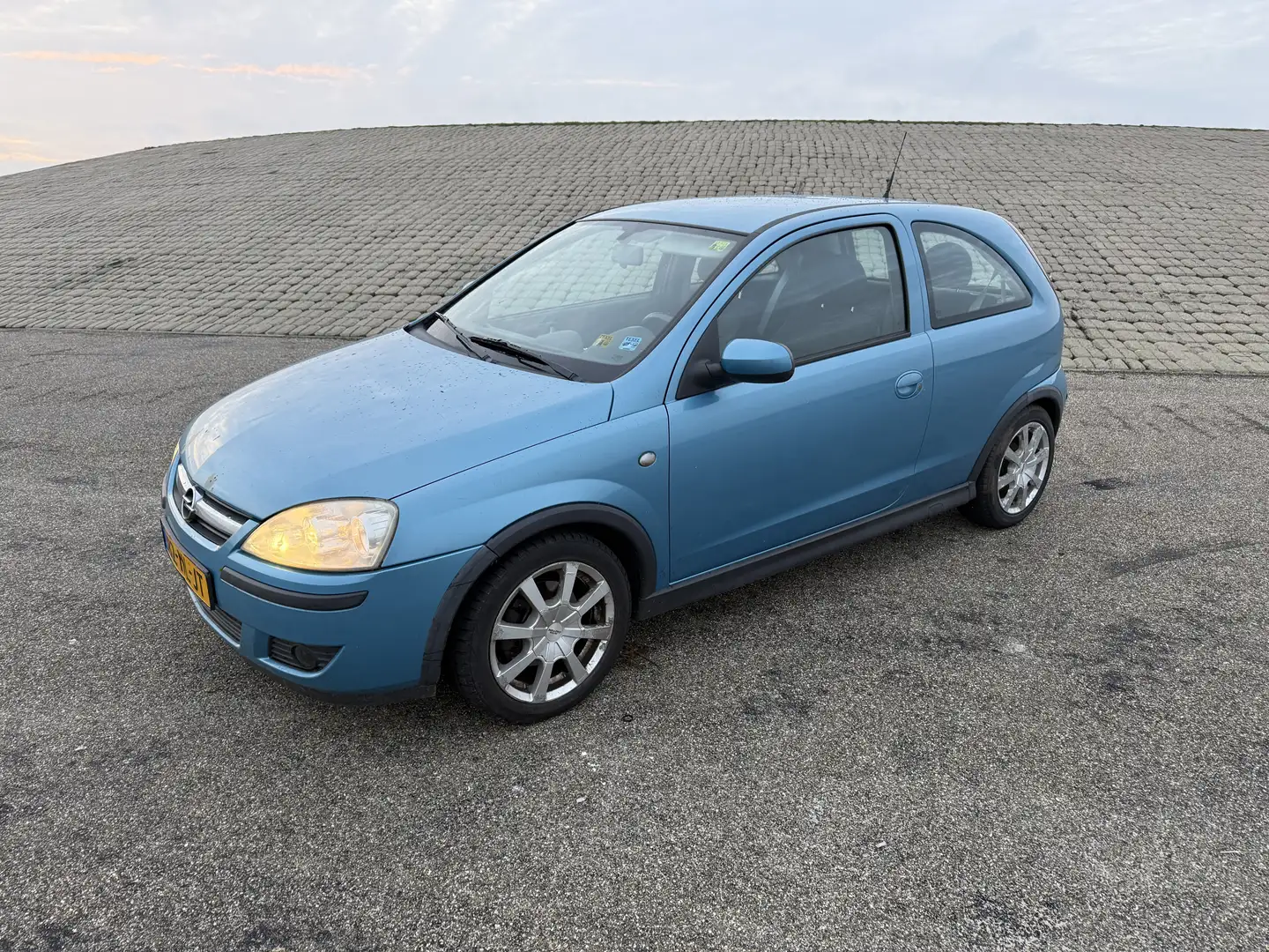 Opel Corsa 1.4 16V Sport - 1