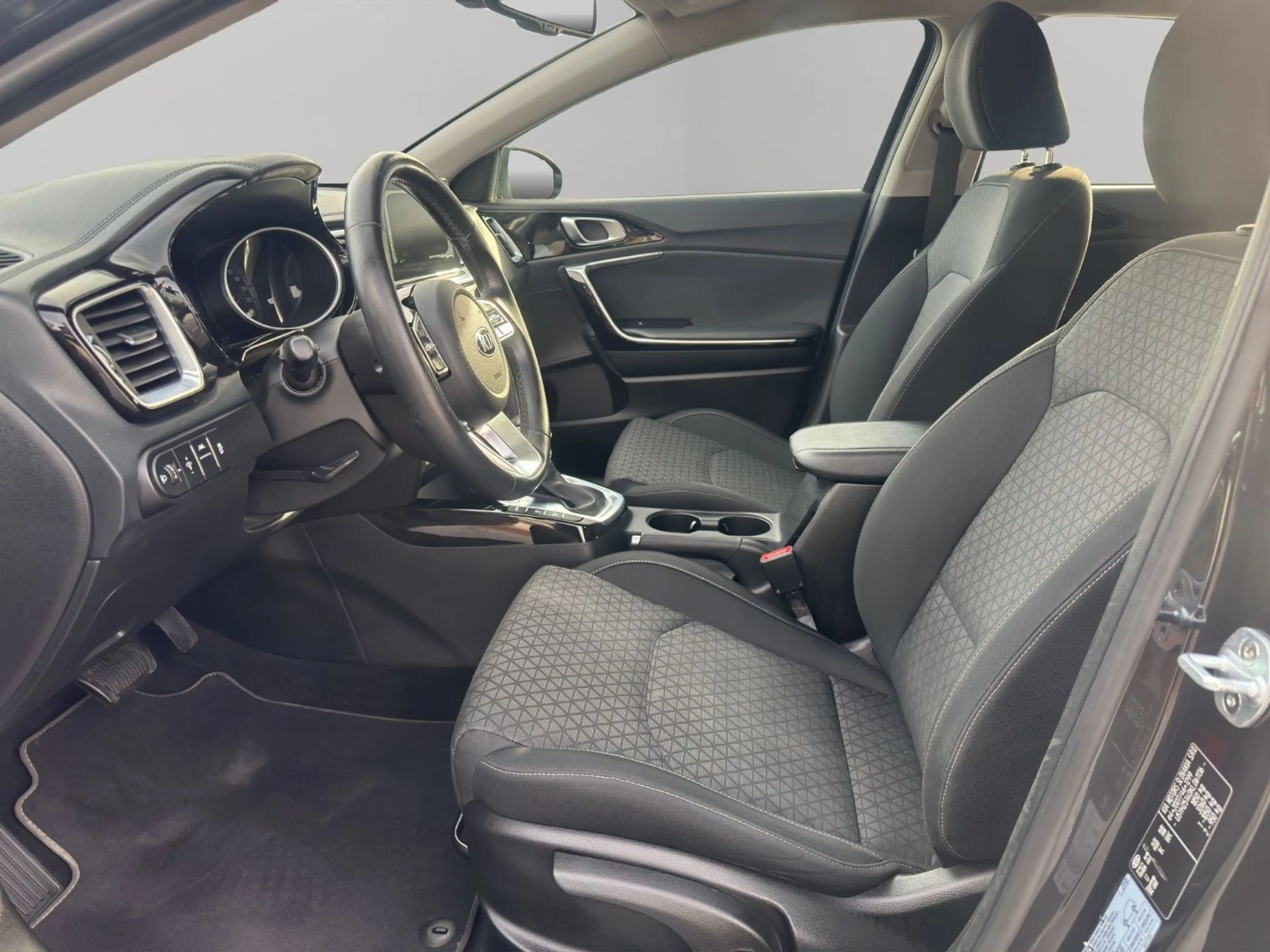 Kia Ceed / cee'd Cee´d*RÜCKFAHRKAMERA*NAVI* — photo 9