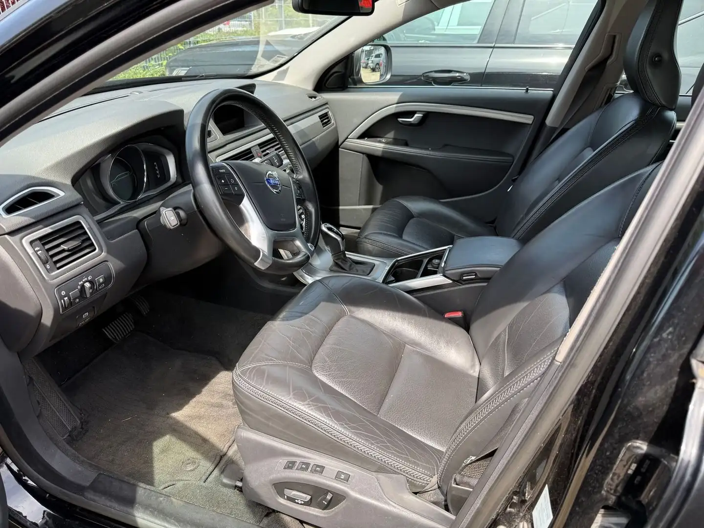 Volvo XC70 Summum AWD LEDER 218PS AHK Schwarz - 2