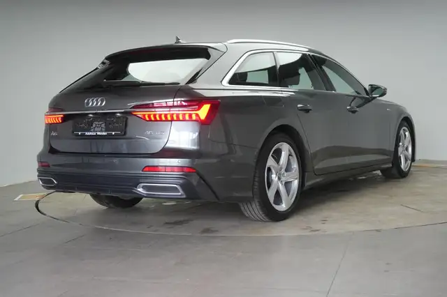 Audi A6 Avant view 4