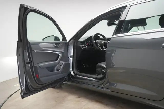 Audi A6 Avant view 11