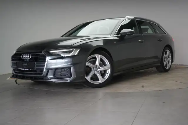 Audi A6 Avant view 3