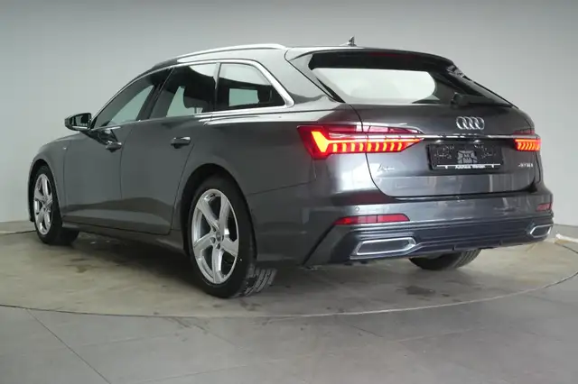 Audi A6 Avant view 5