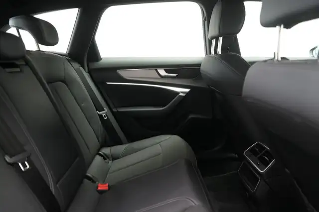 Audi A6 Avant view 8