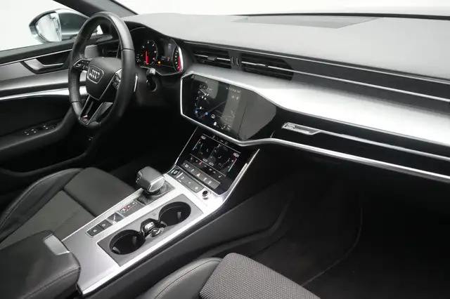 Audi A6 Avant view 7