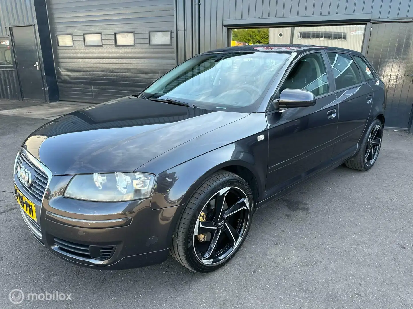 Audi A3 Sportback 2.0 FSI Attraction voljaar apk Grijs - 2