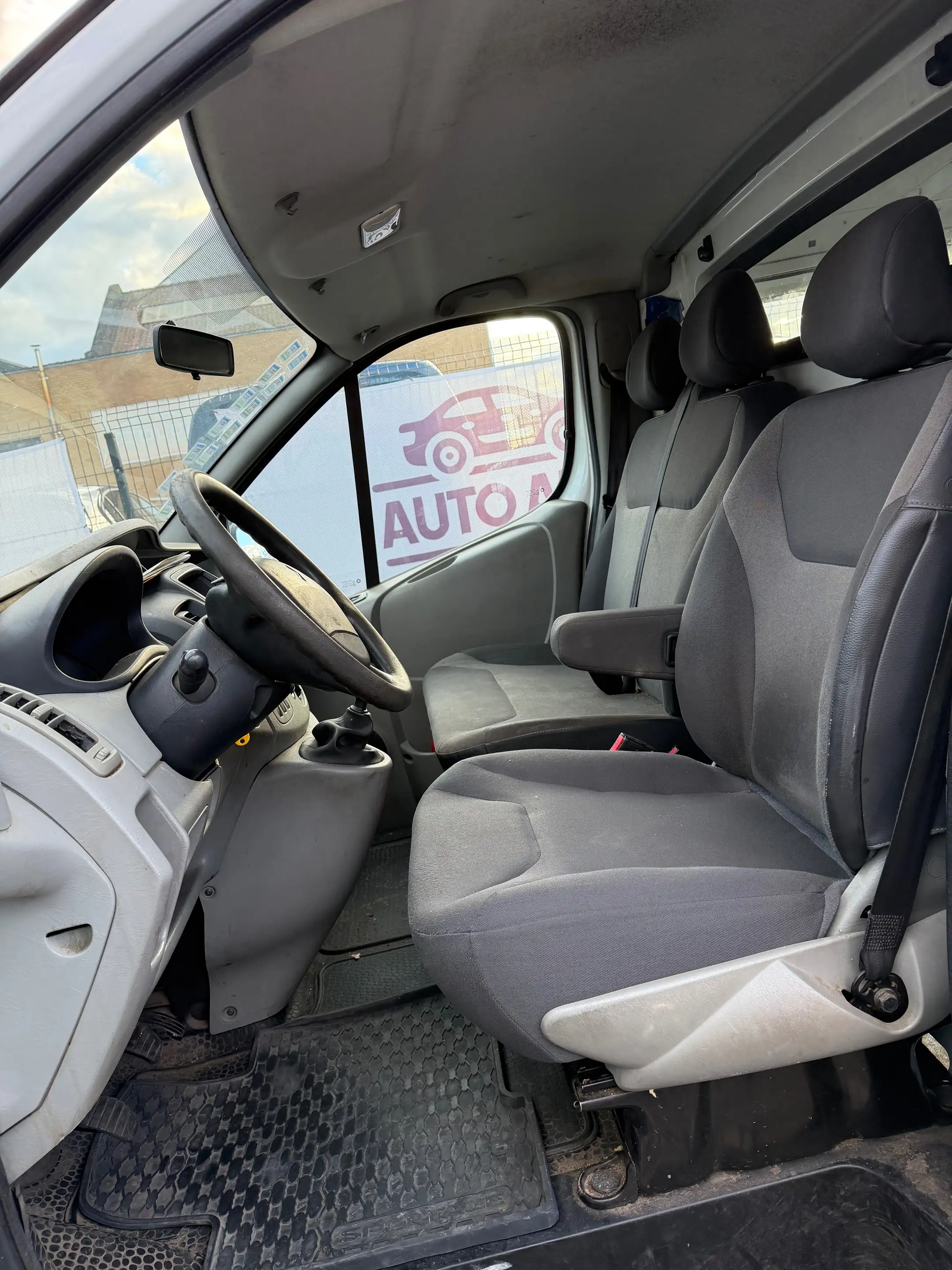 Renault Trafic Trafic 2.0 dCi 29 L2H1 Business (Fleet) — photo 10
