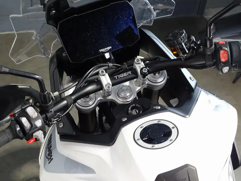Triumph Tiger 900 - foto 8