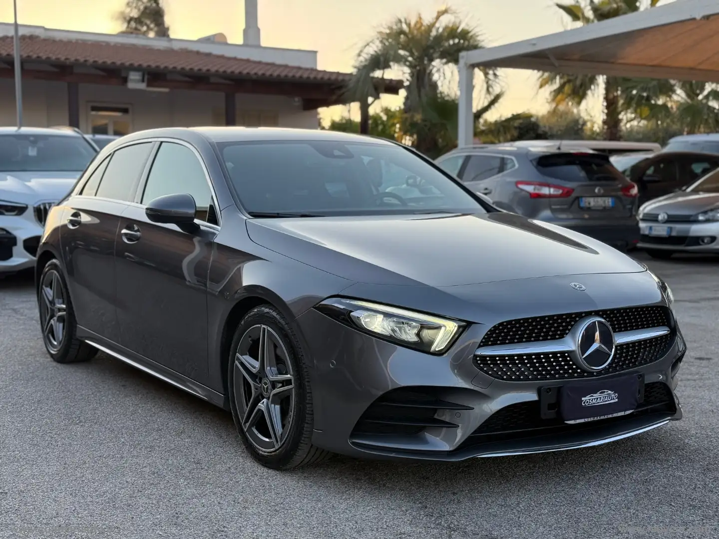 Mercedes-Benz A 180 A 180 d Automatic Premium Grau - 1