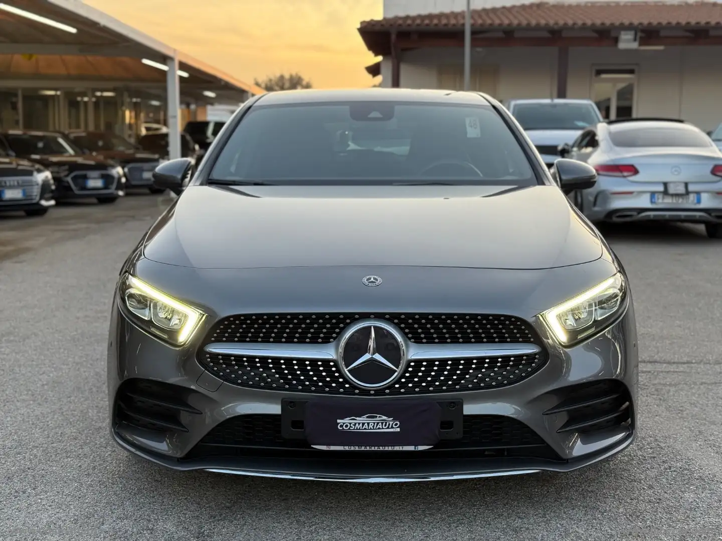 Mercedes-Benz A 180 A 180 d Automatic Premium Grau - 2