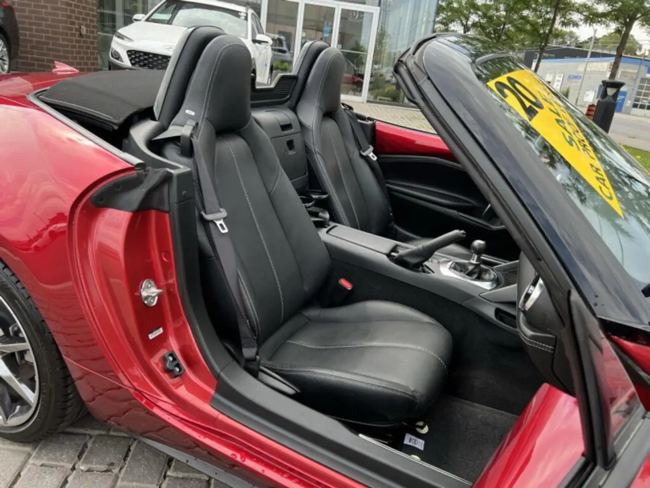 Mazda MX-5 Miata снимка Mazda MX-5 Miata