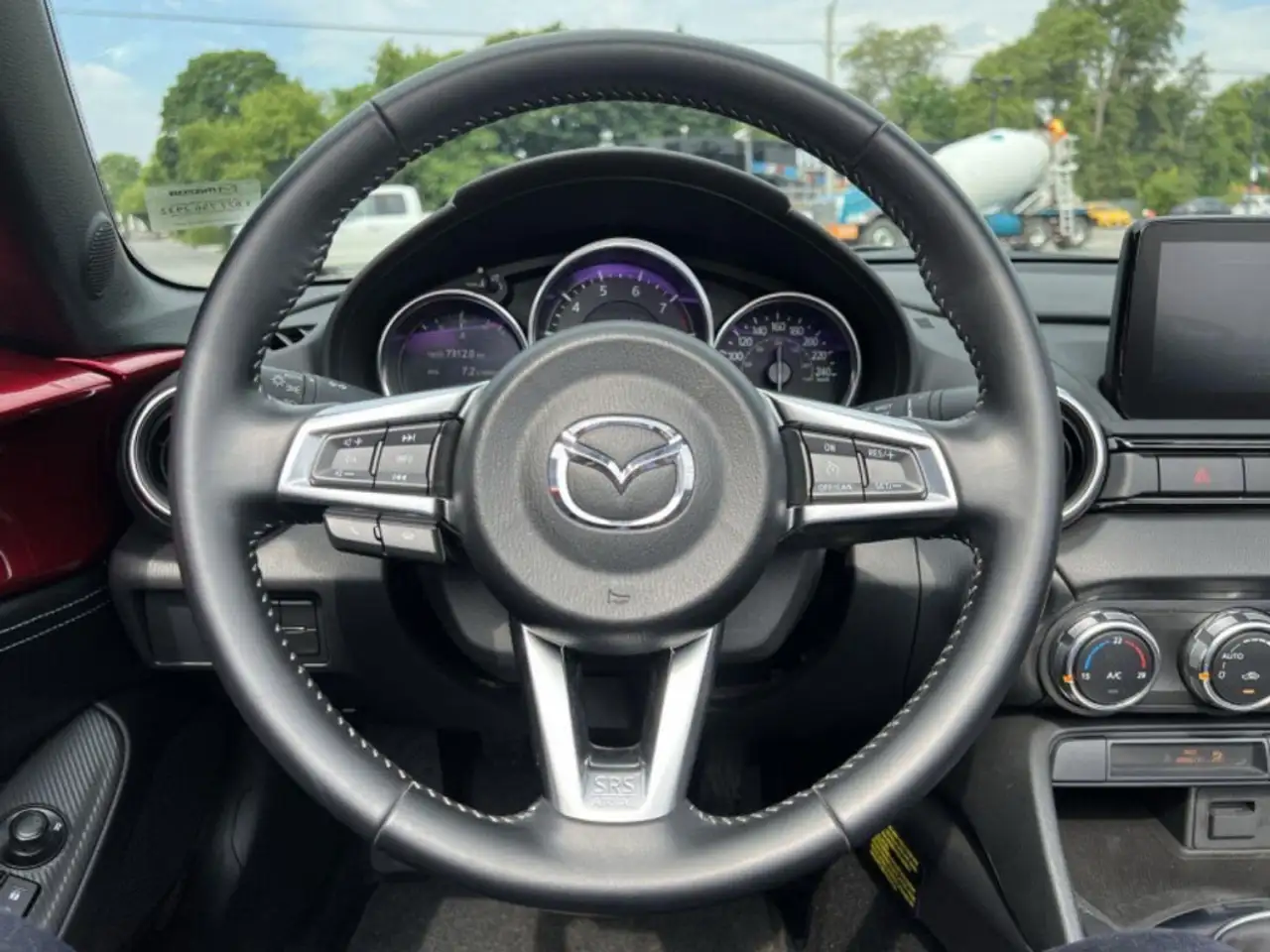 Mazda MX-5 Miata снимка Mazda MX-5 Miata