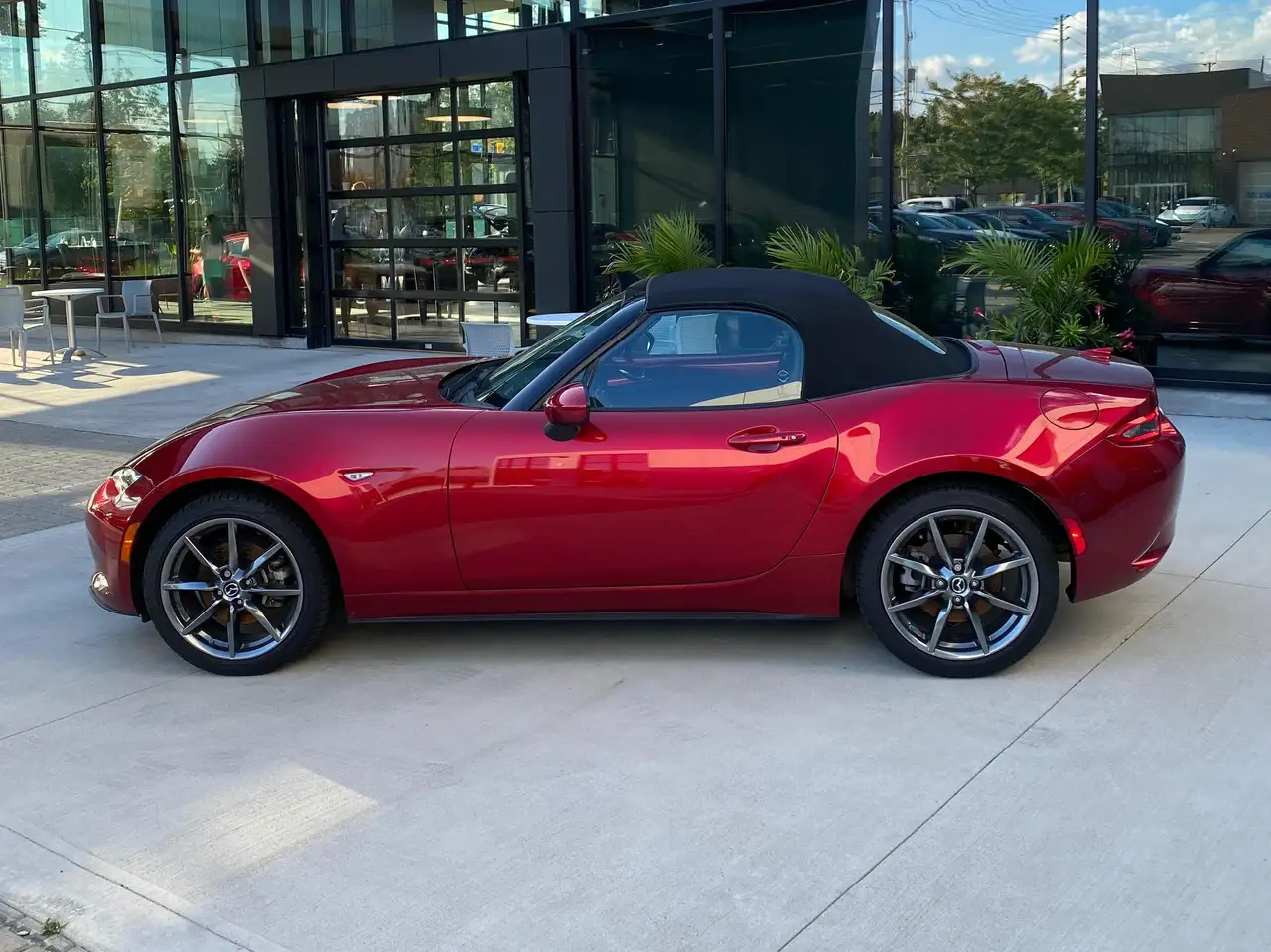 Mazda MX-5 Miata снимка Mazda MX-5 Miata
