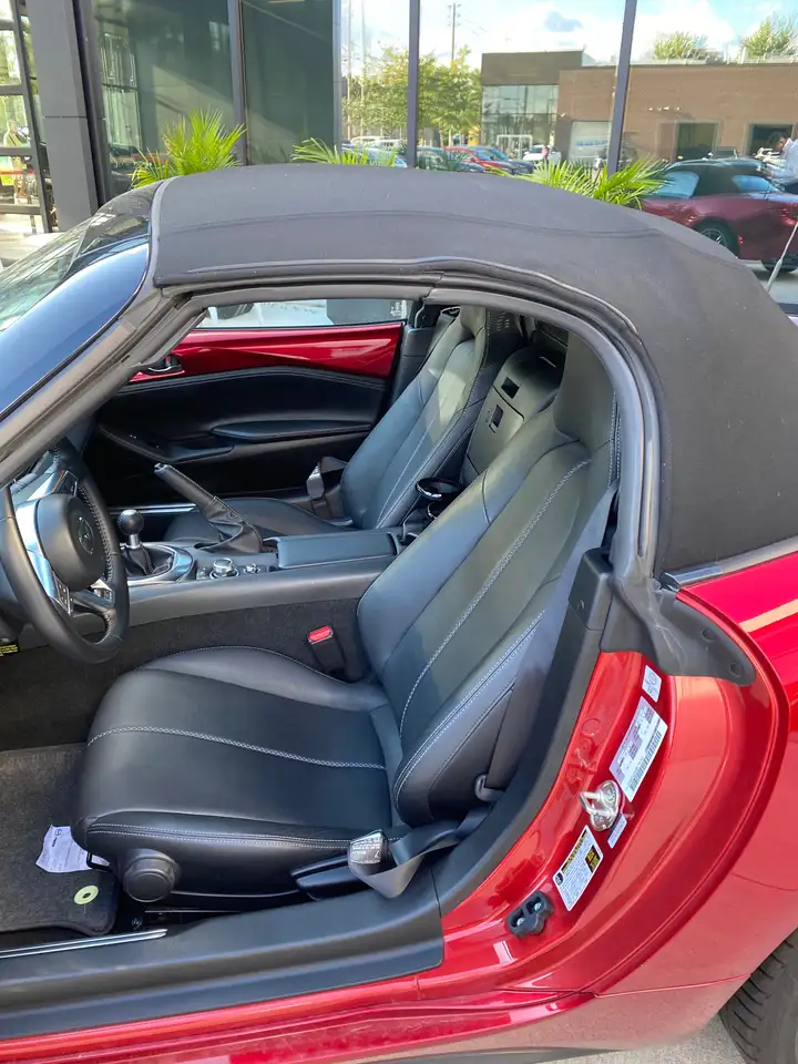 Mazda MX-5 Miata снимка Mazda MX-5 Miata