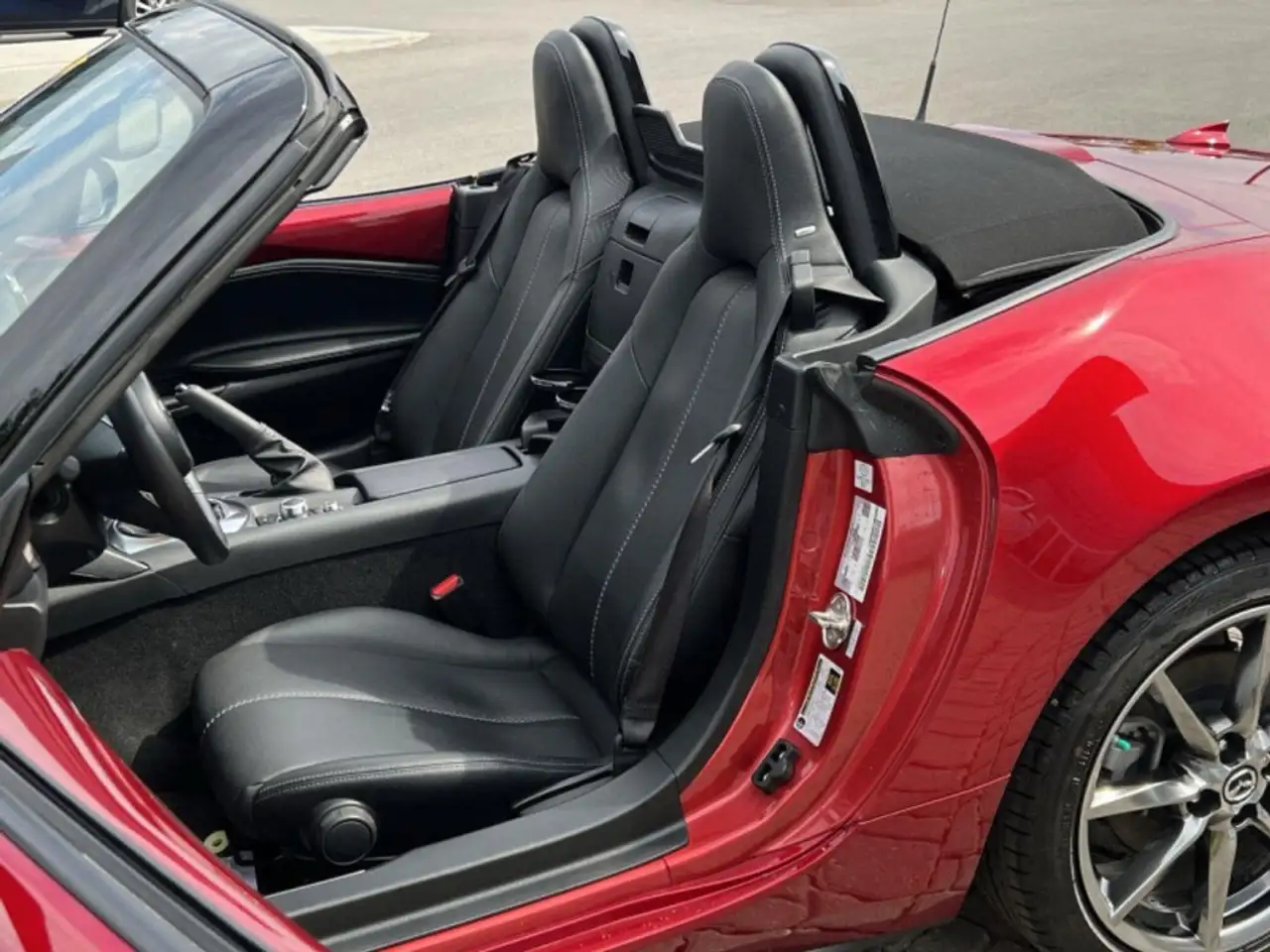 Mazda MX-5 Miata снимка Mazda MX-5 Miata