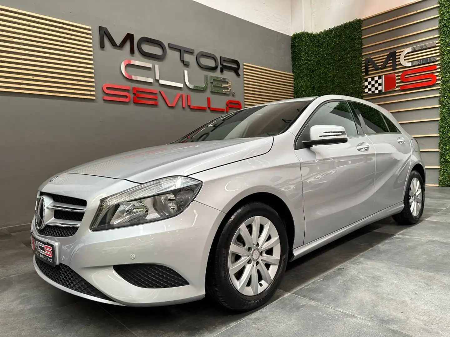 Mercedes-Benz A 180 BE Style Gris - 1