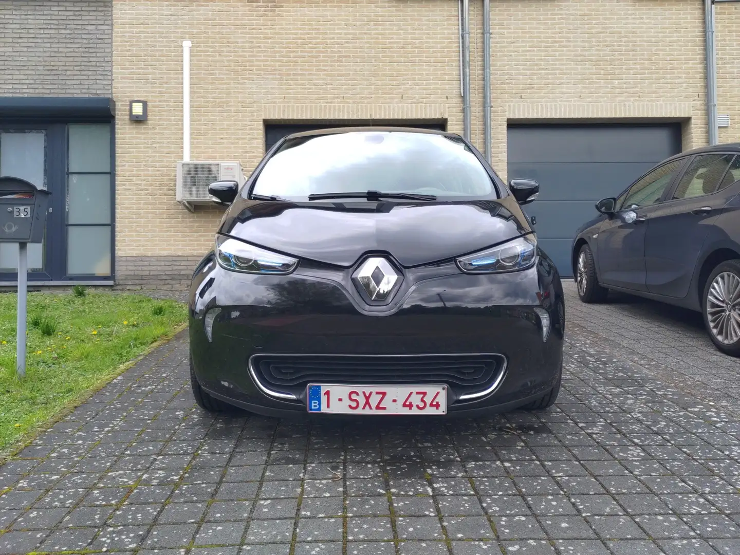 Renault ZOE ZE40 (41kWh) ZEN overheidspremie en B-buy mogelijk Zwart - 2