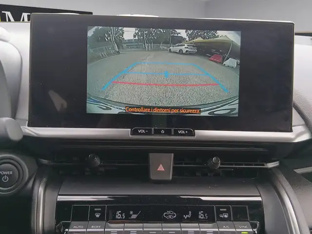 Toyota C-HR view 14