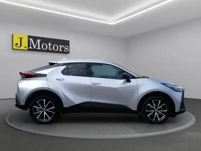 Toyota C-HR view 6