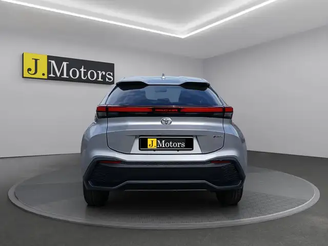 Toyota C-HR view 4