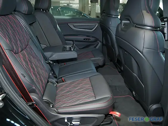 Audi Q7 view 6