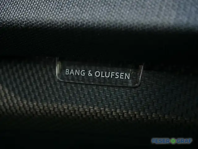 Audi Q7 view 12